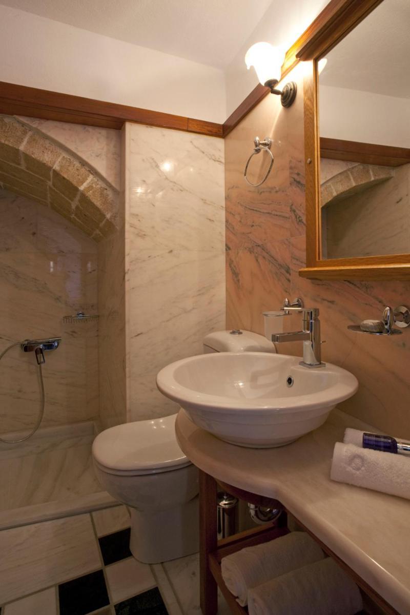 Likinia Hotel โมเน็มวาซี ภายนอก รูปภาพ