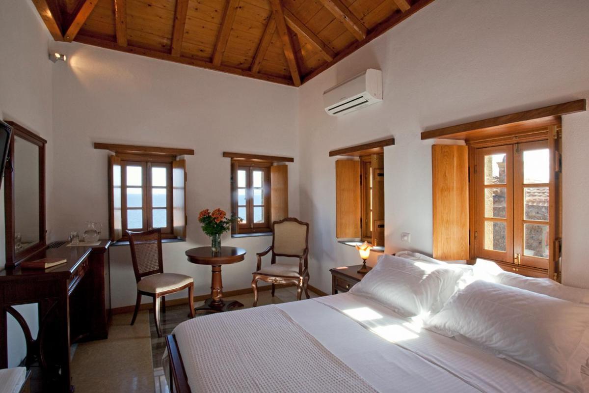 Likinia Hotel โมเน็มวาซี ภายนอก รูปภาพ